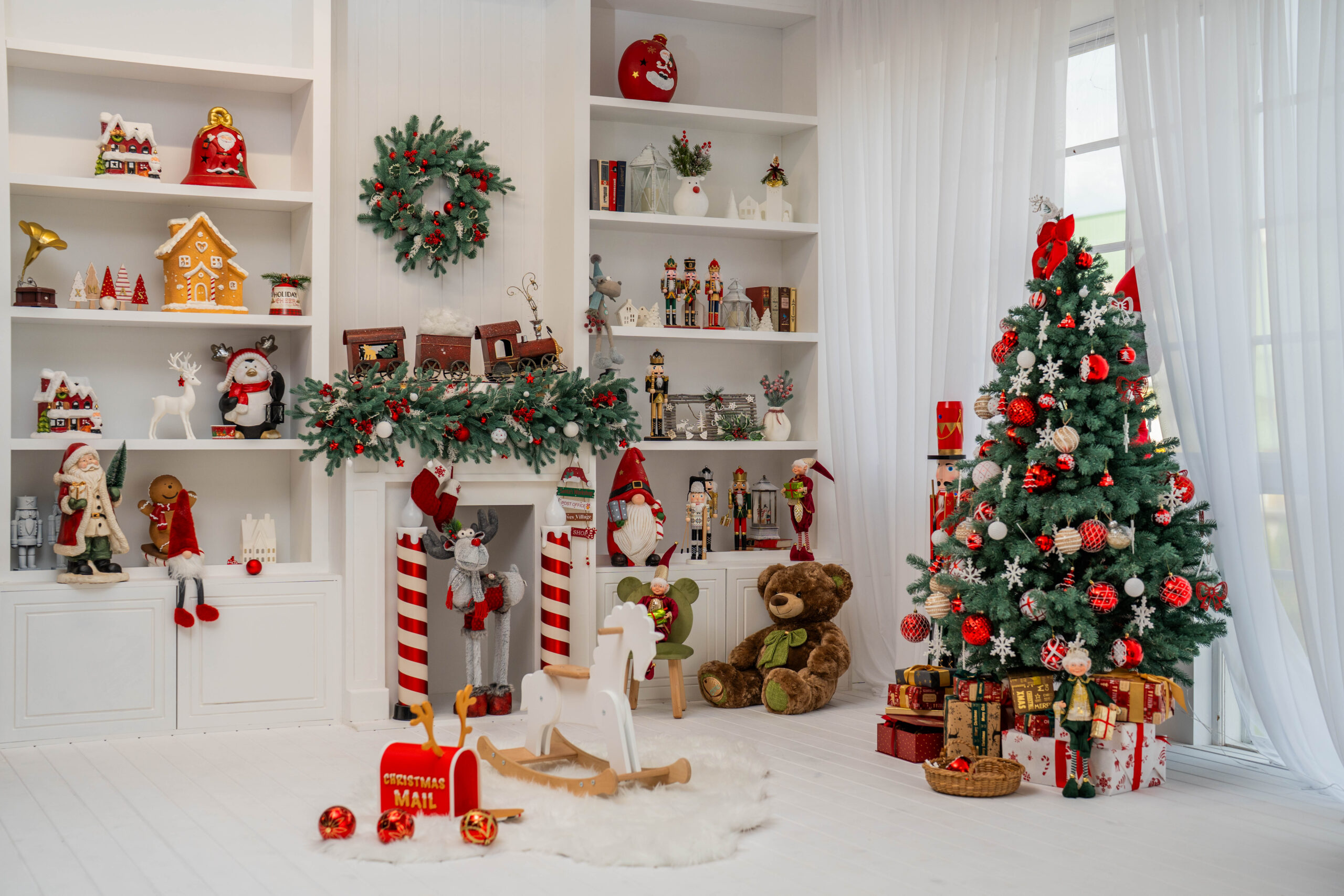 Коледна фотозона с елха, камина и празнични декорации – фотостудио във Варна.